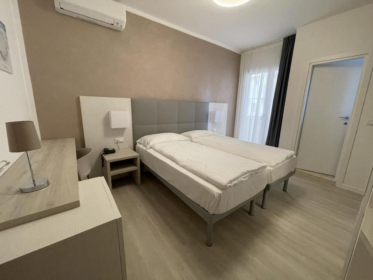 Hotel Garni Losanna Бібіоне Екстер'єр фото