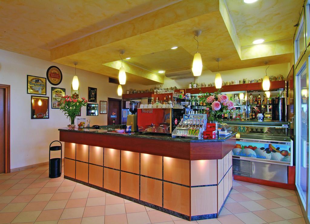 Hotel Garni Losanna Бібіоне Екстер'єр фото