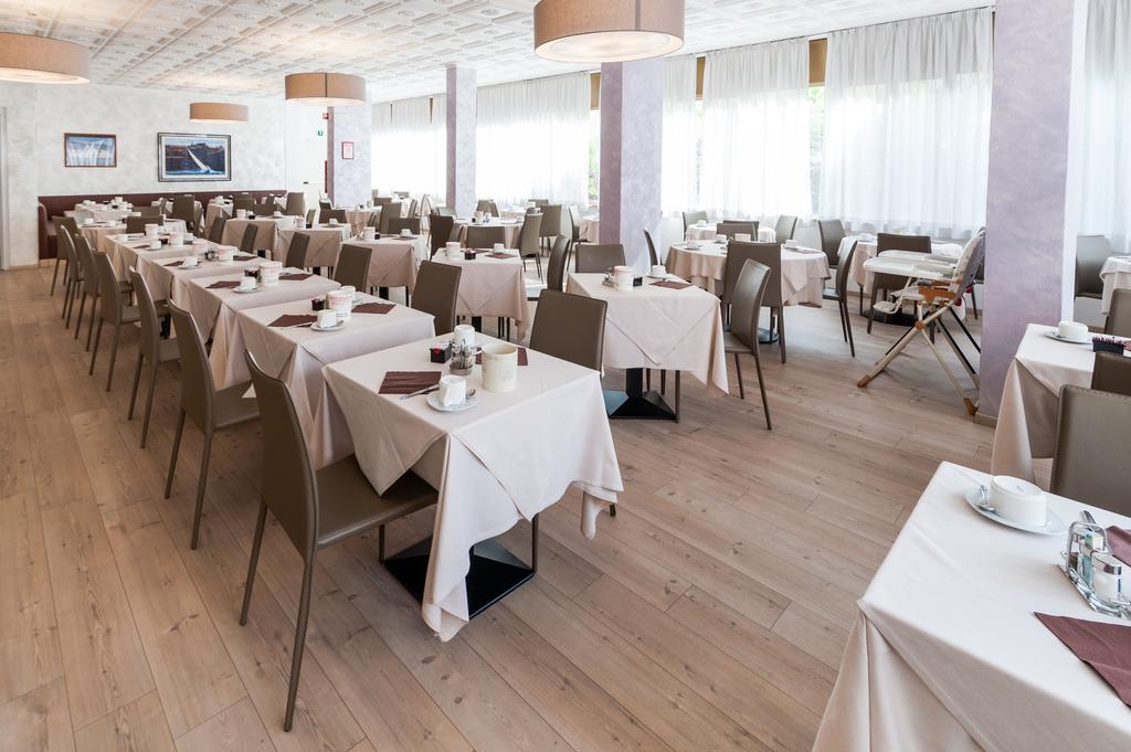 Hotel Garni Losanna Бібіоне Екстер'єр фото